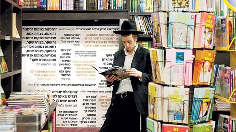 الكتاب الإسرائيلي.. يتسلّل إلى مكتباتنا