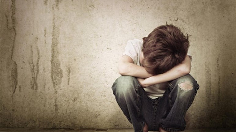 زوجة أبي تعاملني بقسوة.. ماذا أفعل؟