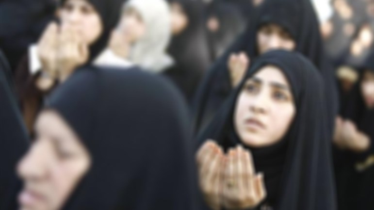 زوجتي ترفض اعتناق الإسلام.. ماذا أفعل؟