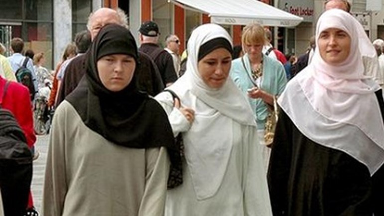 كيف نواجه الأجواء المنحرفة في الغرب؟