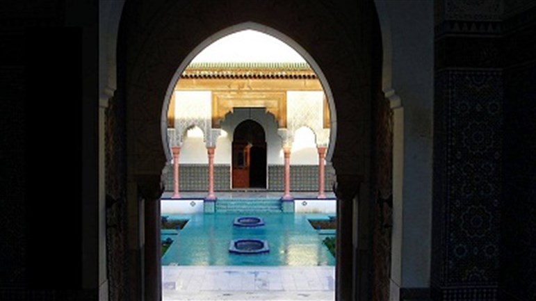 كمثلِ ريحٍ فيها صِرٌّ أصابت حَرْثَ قوْمٍ..