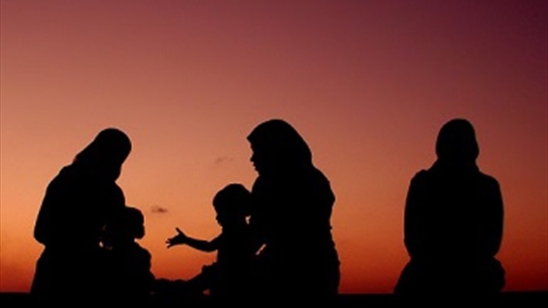 أعيش مع ضرّتي.. كيف أتصرّف؟!