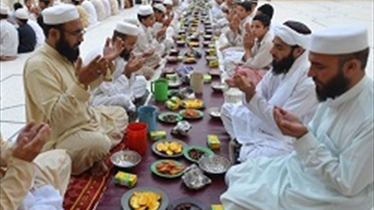 حول آداب المائدة