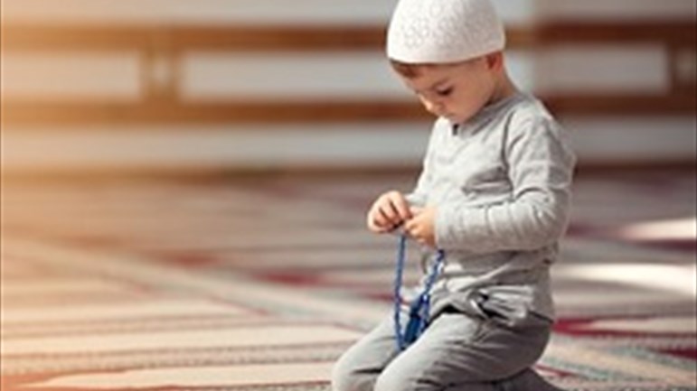 كيف ندرّب أطفالنا على الصّلاة؟