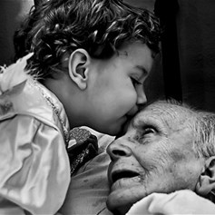 مساعدة الكبار على ملء الفراغ