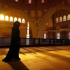 كيف أقنع أحداً بأنَّ الإسلام أنصف المرأة؟