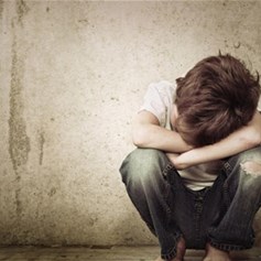 زوجة أبي تعاملني بقسوة.. ماذا أفعل؟