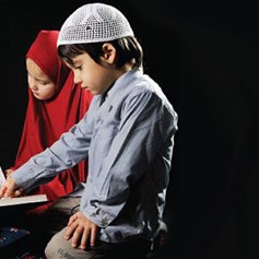 فلنربِّ أجيالنا على القرآن في رمضان المبارك