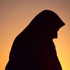 أهلي يؤذونني لأنَّني لم أتزوَّج.. ماذا أفعل؟!