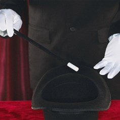 أخي مهووس بالسِّحر!