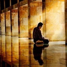 صفات الإنسان السَّائر في طريق الحقّ