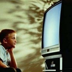 مشاهدة التّلفزيون وآثاره في الأطفال