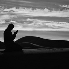 الاستعانة بالله على الظّالمين