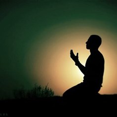 المؤمن لا يعيش ازدواجيّة الشّخصيّة