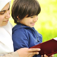 هل أتفرّغ لتربية أولادي أم لمتابعة عملي؟!