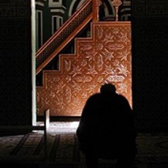 الحذر من مجالسة الظَّلمَة