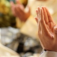 فقرات من دعاء الافتتاح