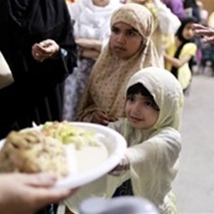 لا تهدروا الطّعام.. أعطوه للفقراء