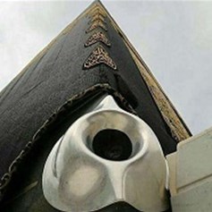 ما هو الحجر الأسود.. ومن أين أتى؟