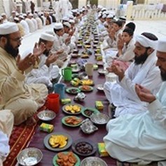حول آداب المائدة