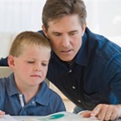 كيف يتعامل الأهل مع ولدهم المراهق؟