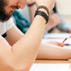 المدمن على المخدِّرات مريض يحتاج إلى علاج