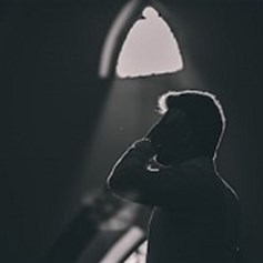 هل الدنيا والآخرة تقعان على طرفي نقيض؟