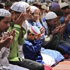 بين الأخلاق والعادات