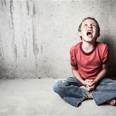العصبيّة مع الطّفل!