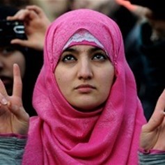 الإسلام كان السبّاق في رفض العنف ضدّ المرأة