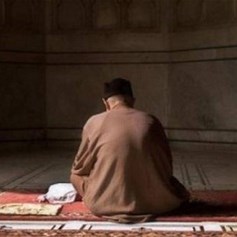 منَ اللهِ الهدايةُ والرّزقُ