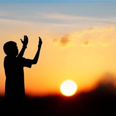 معنى أنْ تكونَ المصائبُ بإذنِ اللهِ