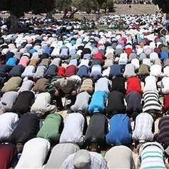 الحثُّ على نصرةِ الحقِّ وإذلالِ الباطلِ