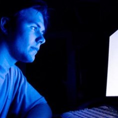 الأفلامُ اللاأخلاقيَّة تدمِّرُ مناعةَ المجتمع