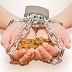 تراكمت الديون عليه ففقد توازنه.. كيف أساعده ليخرج من أزمته؟