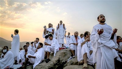 في عرفات.. والمشعر الحرام
