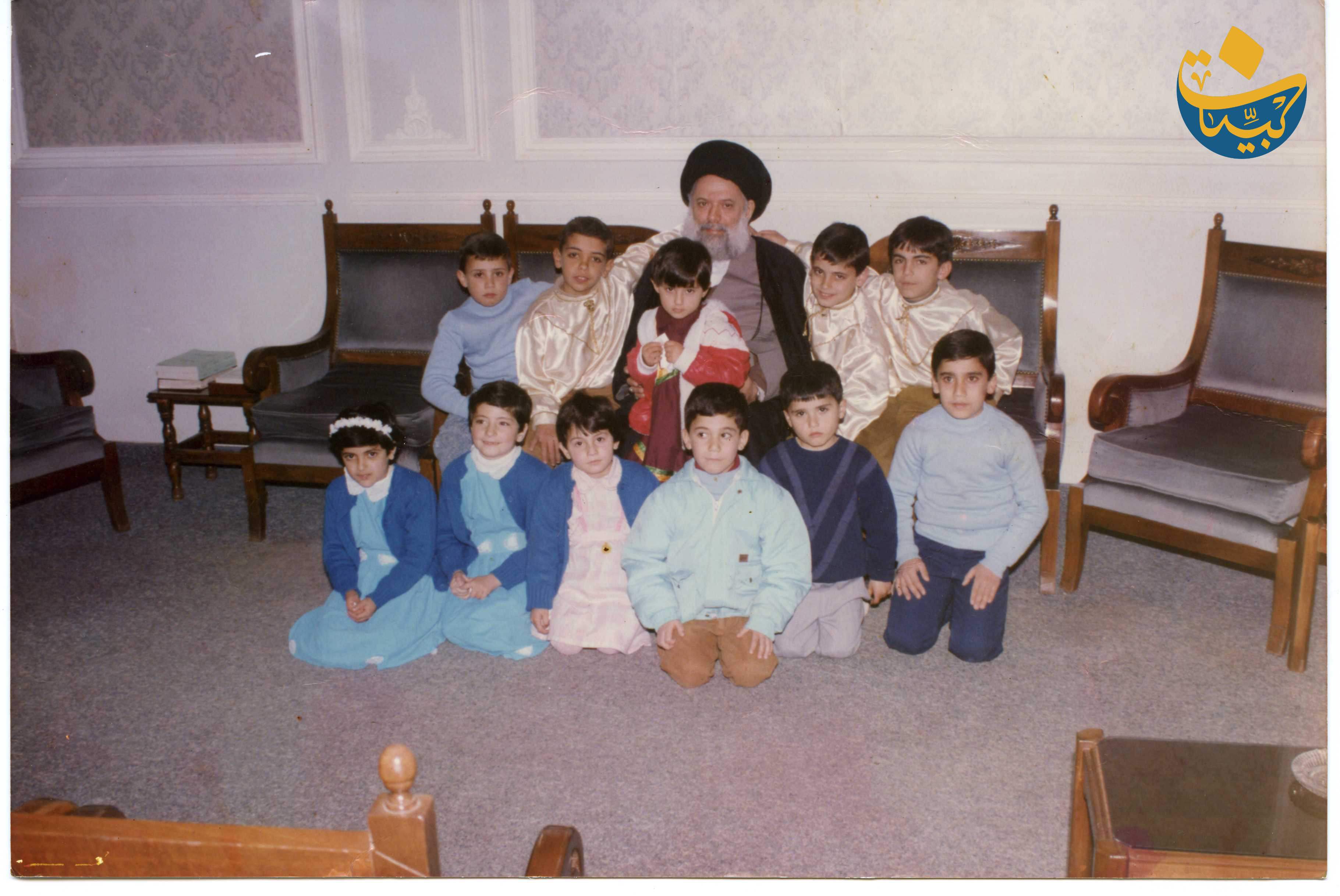 مع بعض الأيتام 13 03 1991