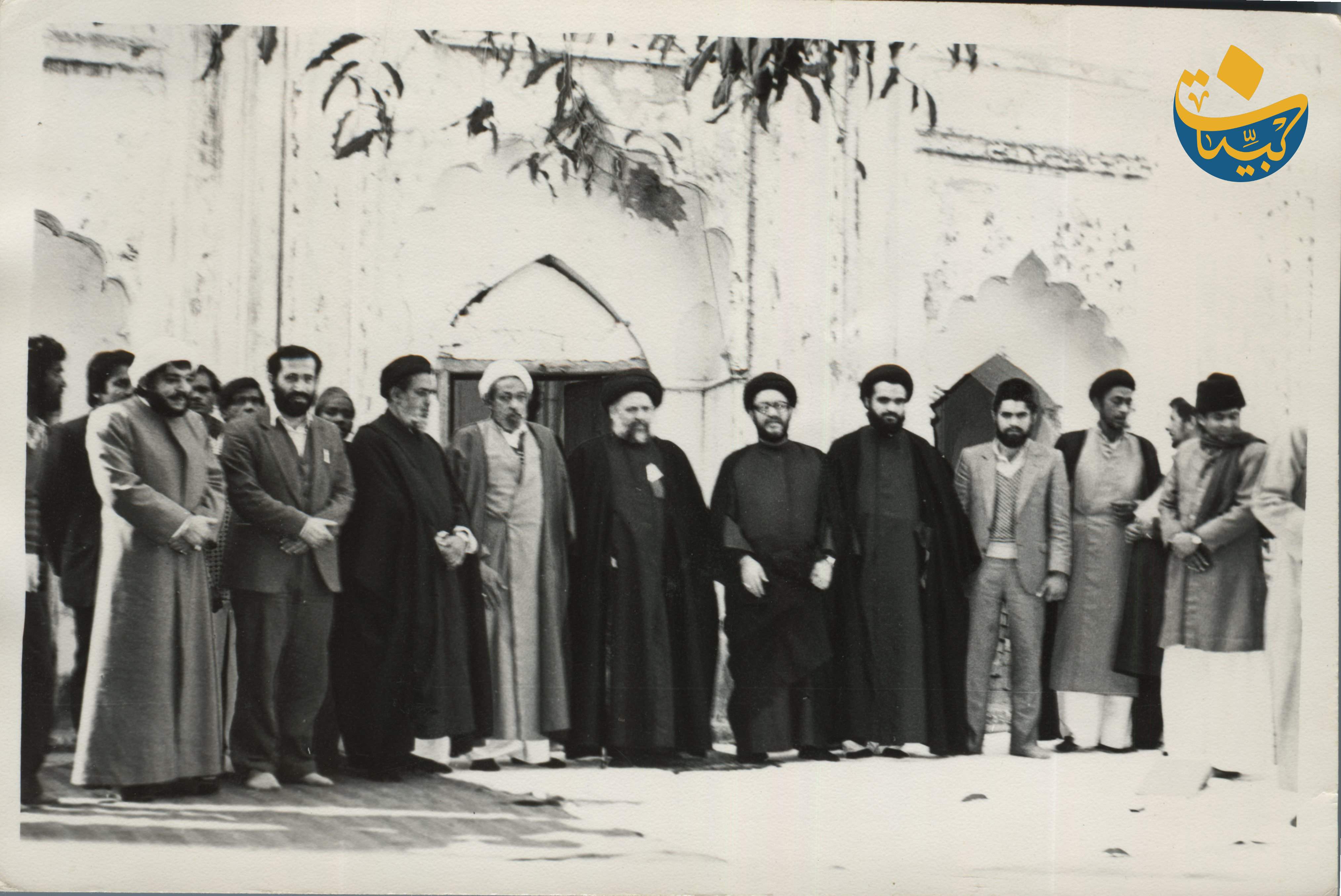 السيد مهدي الحكيم يسار سماحته 1983 الهند