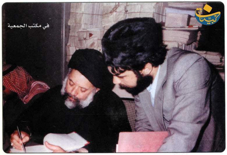 في مكتب الجمعية في الهند مع السيد الطريحي 1983