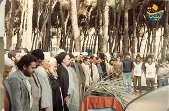الصلاة على شهيد في روضة الشهيدين 26تيسان 1983