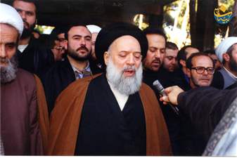 يصلي على جثمان الشهيد فؤاد مغنية 12 1994